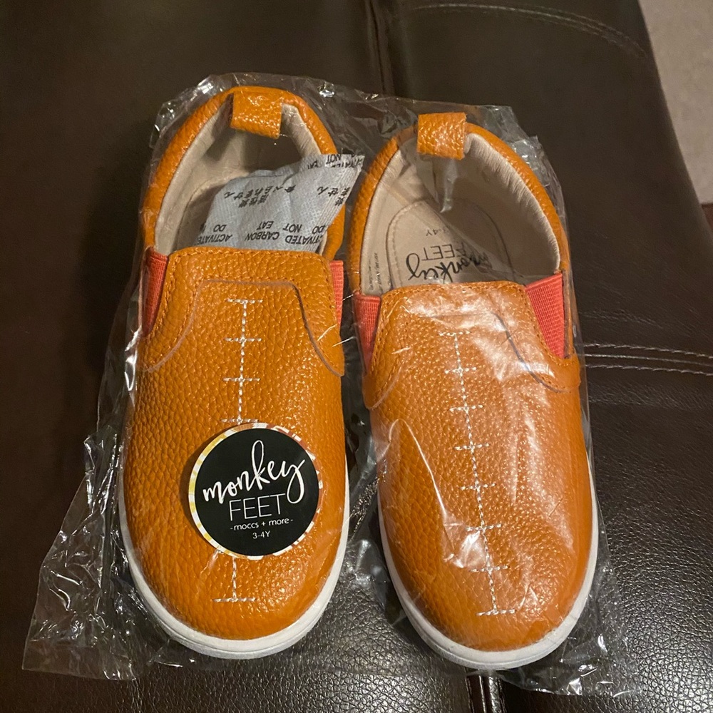 Monkey feet